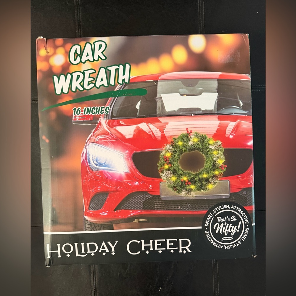 NWT CHRISTMAS CAR  Wreath included just descriptioñ